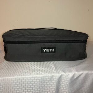 YETI LOWLANDS BLANKET (GRAY) NWOT
